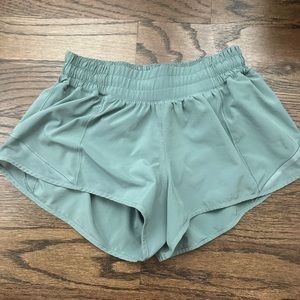 Lululemon hotty hot shorts - size 4 - hazy jade - 2.5” in-seam